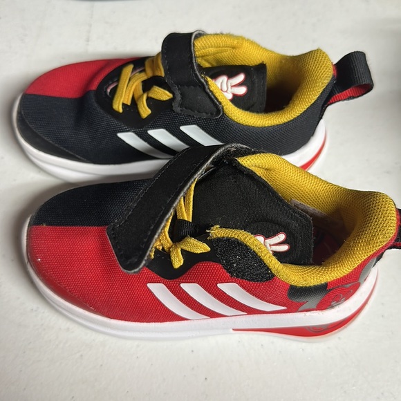 Mickey Mouse running shoes - Picture 3 of 9